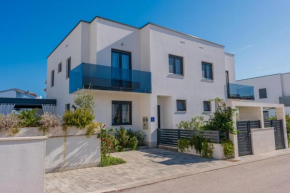 Villa Essenza Rossa in Vodice only 650 meters from the beach